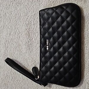 NINE WEST WRISTLET
